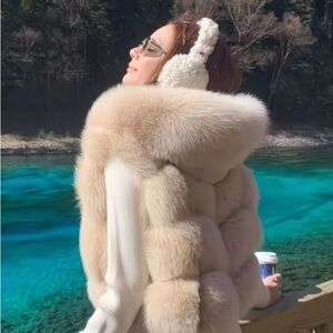 ✨ RARE ✨Genuine Fox Fluffy Fur Hooded Vest with 2 pockets super CUTE & WARM sz n